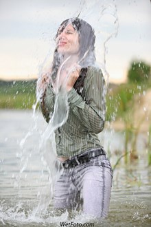#168 - Pretty Woman Get Wet in Light Jeans, Shirt and Shoes with Heels