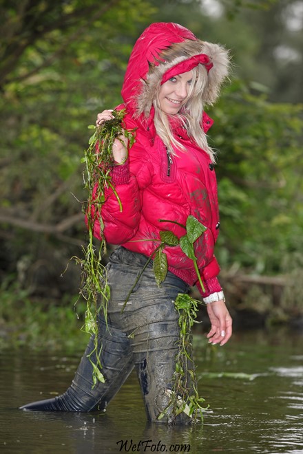 wet girl get wet fully clothed jacket jeans t-shirt shoes lake