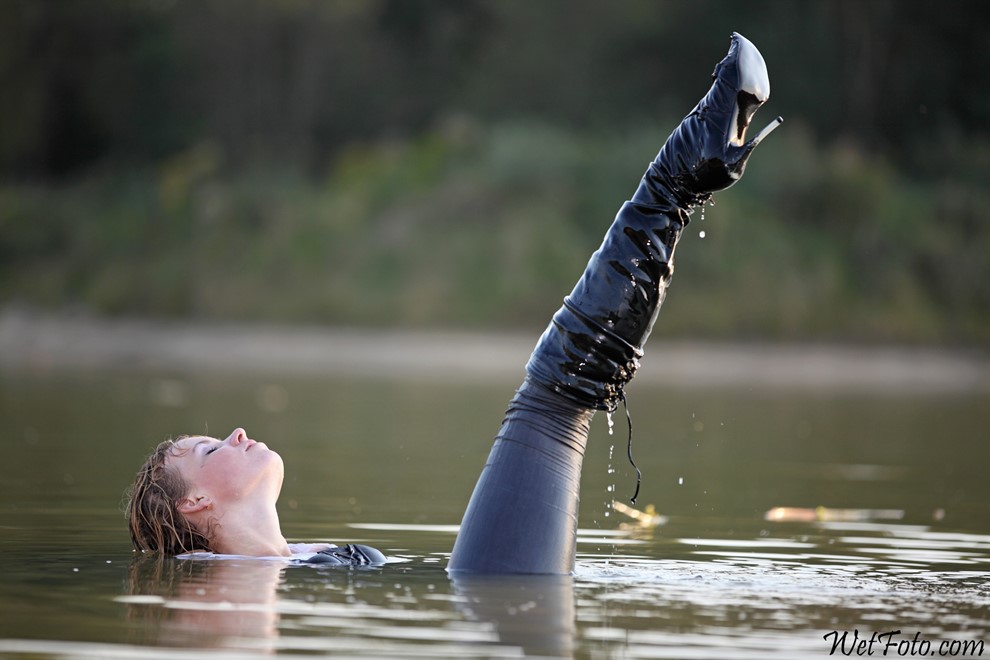 wet girl get wet wet hair fully clothed jeans denim jacket tights high heels bath