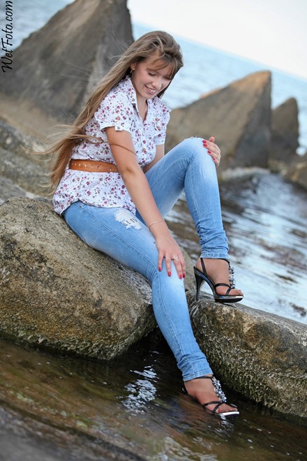 wet girl get wet wet hair jeans blouse high heels sandals sea