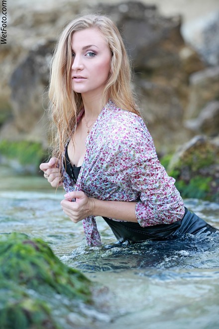 wet girl get wet wet hair fully clothed tight jeans shirt t-shirt high heels sea