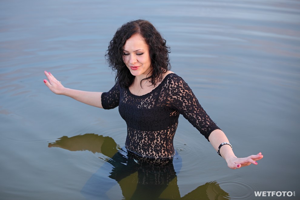 wet girl get wet fully clothed jeans blouse shoes high heels lake