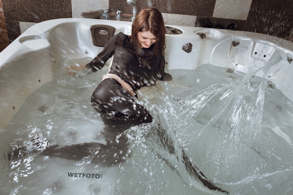 wetfoto wetlook girl wet black leggings jacket