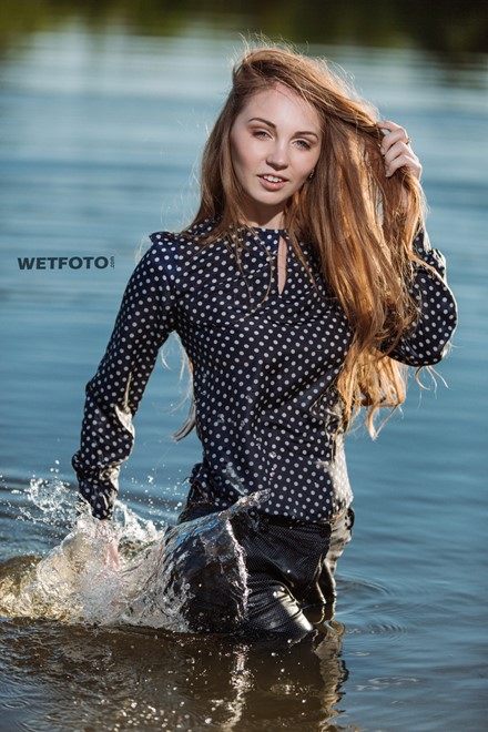 wetfoto wet girl in the lake