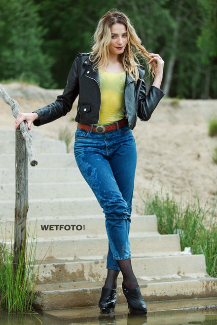 wetfoto wetlook girl get wet clothed high waisted blue jeans yellow t shirt