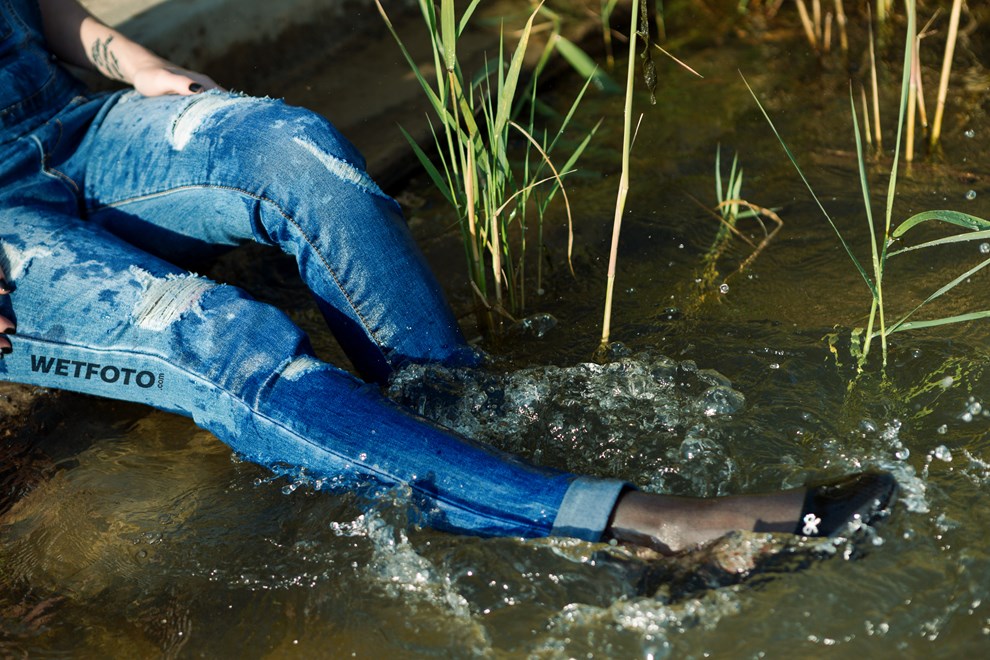 wetfoto wetlook blonde girl get wet fully clothed water jeans jumpsuit