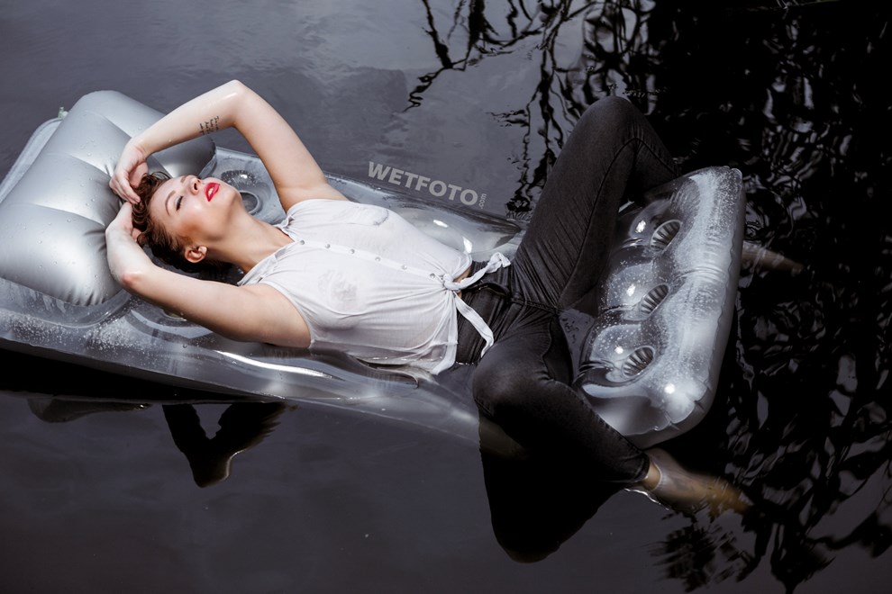 wetfoto wetlook girl swim get wet fully clothed water