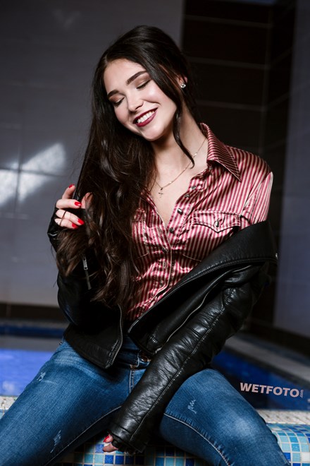 wetlook underwater girl wet skinny jeans sexy bodysuit wetfoto