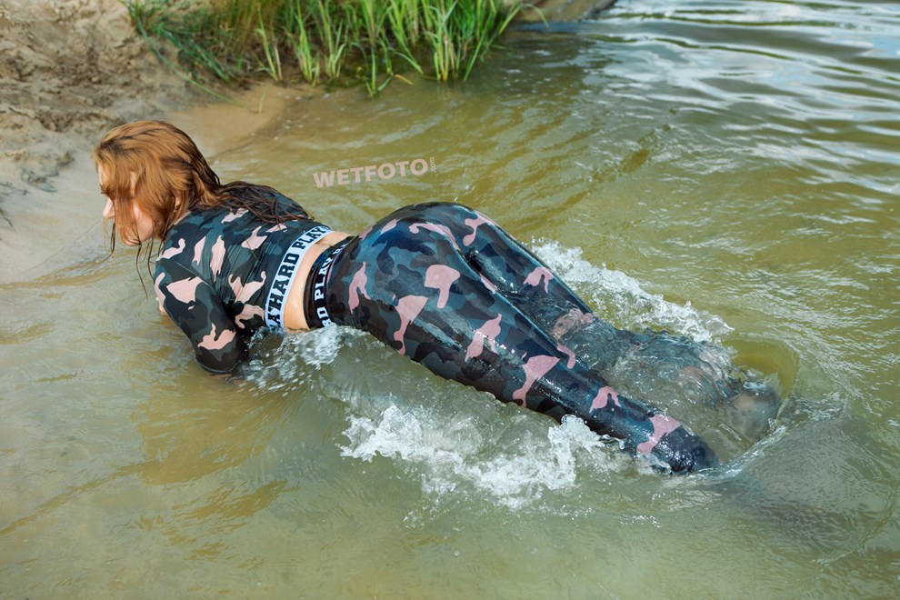 wetfoto wetlook flexible girl wet tight gym suit swim lake