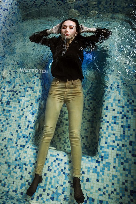wetfoto wetlook video and photos fully clothed wet girl in pool