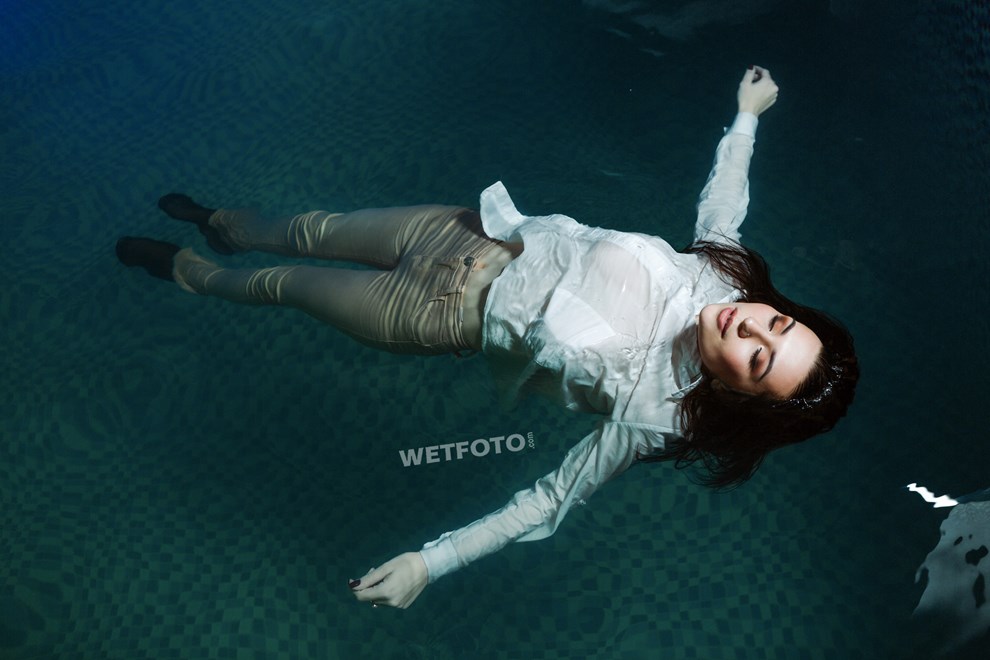 wetfoto wetlook video and photos fully clothed wet girl in pool
