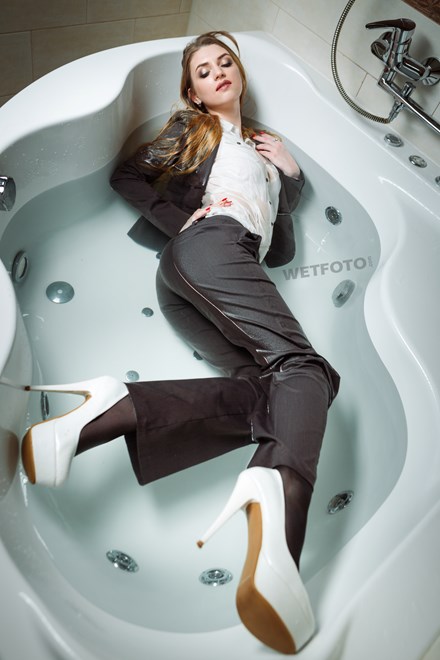 wetfoto wetlook sexy blonde girl in business suit get soaking wet bath