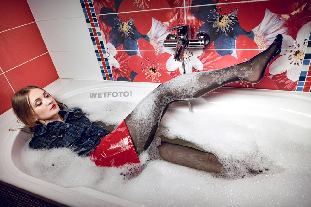 wetfoto wetlook girl red leather skirt gets completely wet