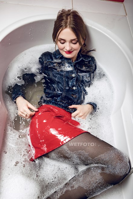 wetfoto wetlook girl red leather skirt gets completely wet