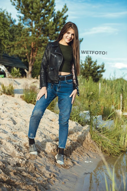 wetfoto double jeans wetlook completely wet girl swimming