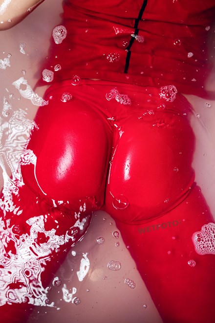 wetfoto wetlook girl red clothes get completely wet bath