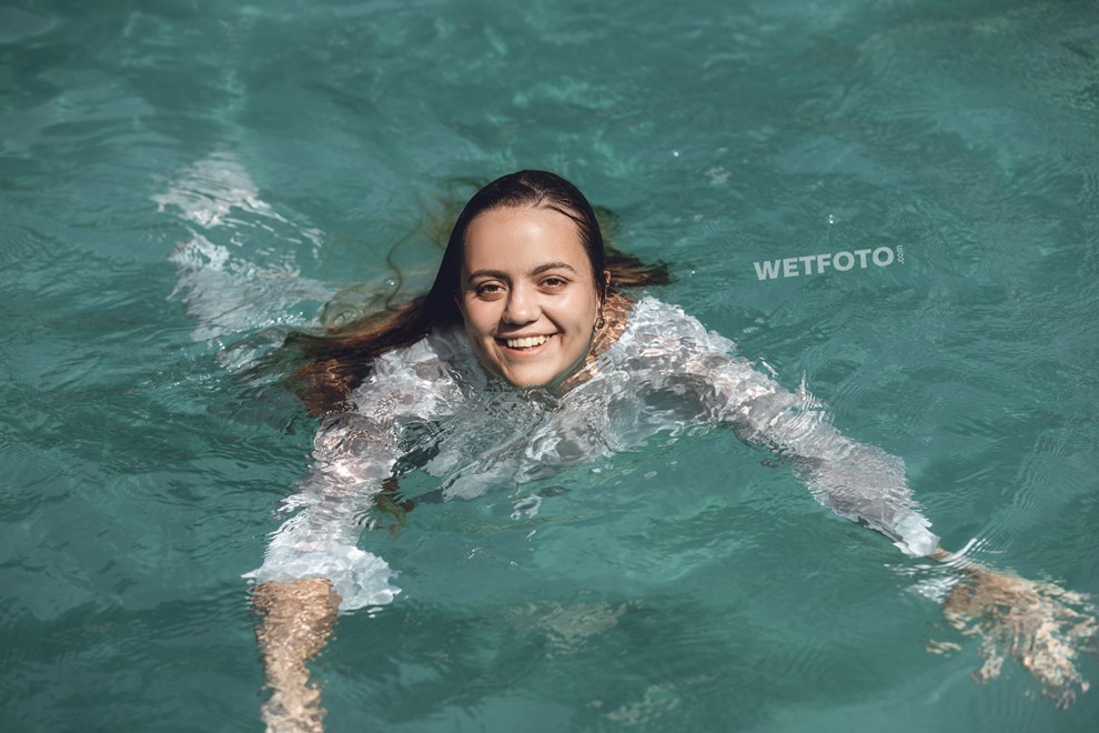 wetfoto fully clothed wetlook girl white jeans completely wet pool