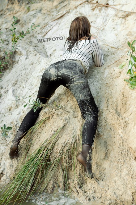 wetfoto wetlook active young girl swims fully dressed skinny jeans