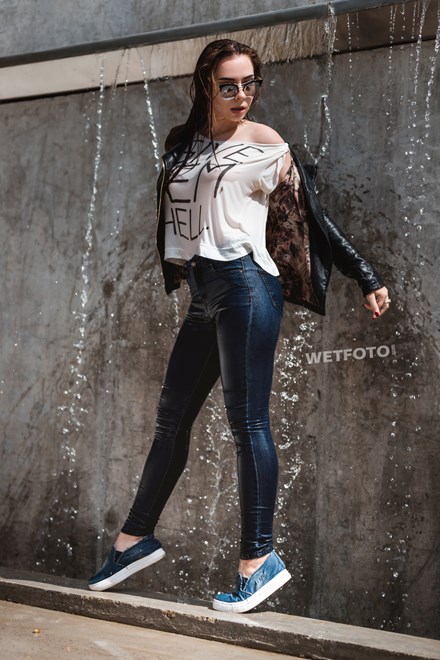 wetfoto pool swimming hot girl completely wet jeans t shirt