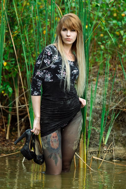 wetfoto wetlook skirt wet tights shoes with high heels