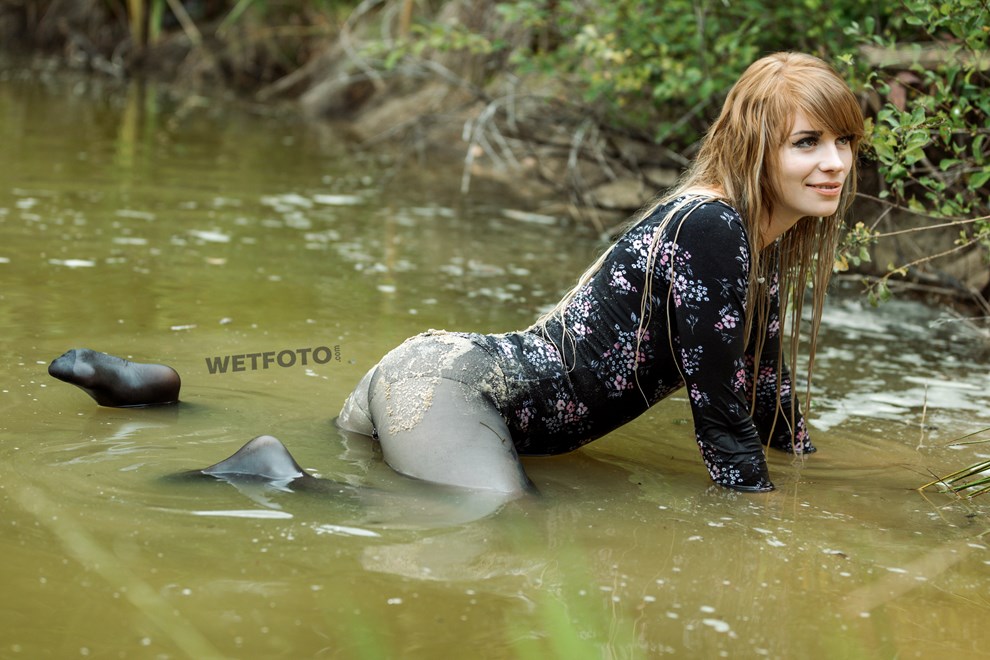 wetfoto wetlook skirt wet tights shoes with high heels