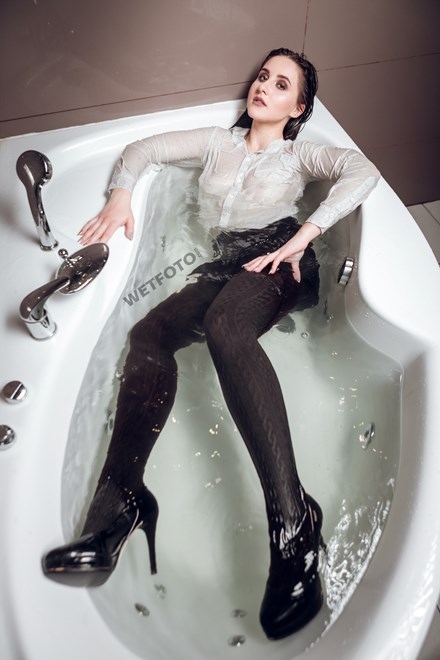 wetfoto pretty woman business suit takes shower and get wet