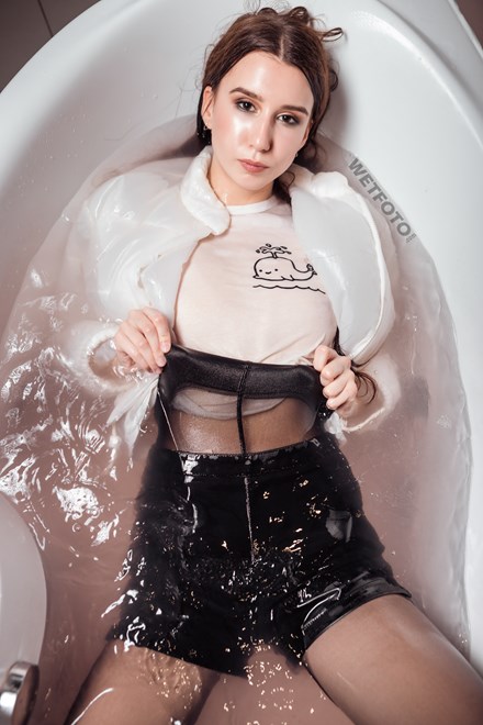 wetfoto wetlook wet girl leather shorts black tights