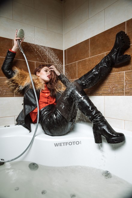 wetfoto winter wetlook wet girl warm clothes boots