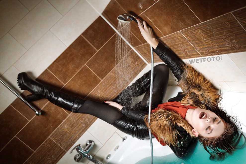wetfoto winter wetlook wet girl warm clothes boots