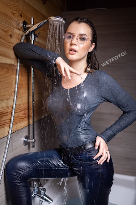 best jeans wetlook bath no bra wetfoto