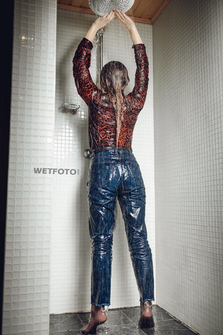 woman jeans wetlook jacket swimming pool wetfoto