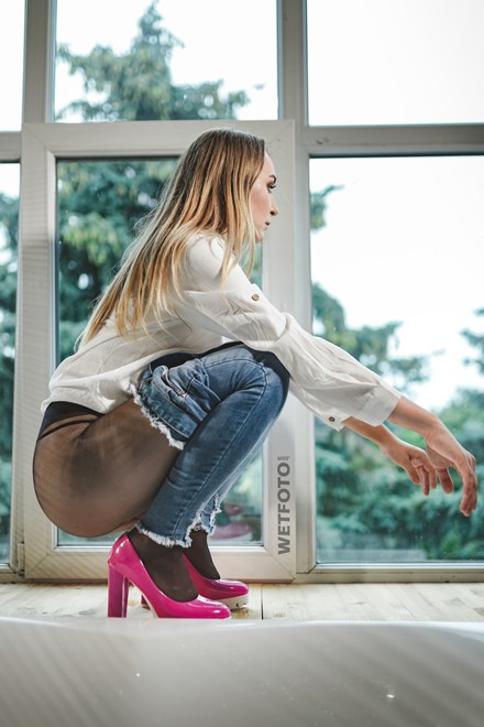 wetfoto hot girl get wet skinny jeans white shirt bath