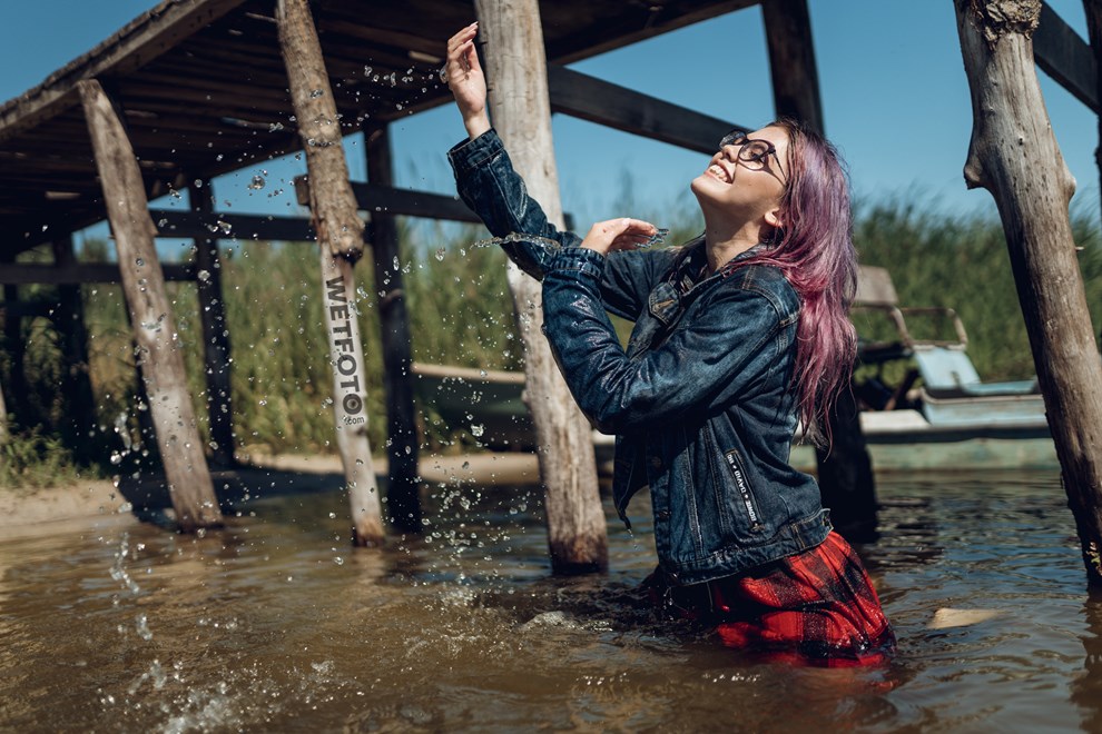 wetfoto girl get wet pantyhose skirt jeans jacket