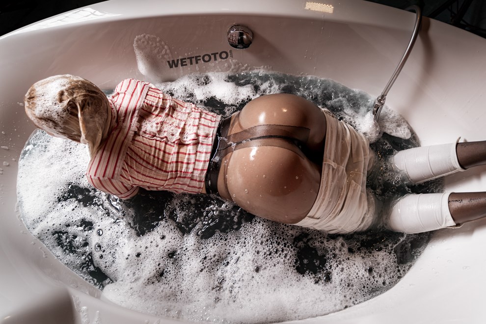 blonde takes a bath white jeans nylons wetfoto