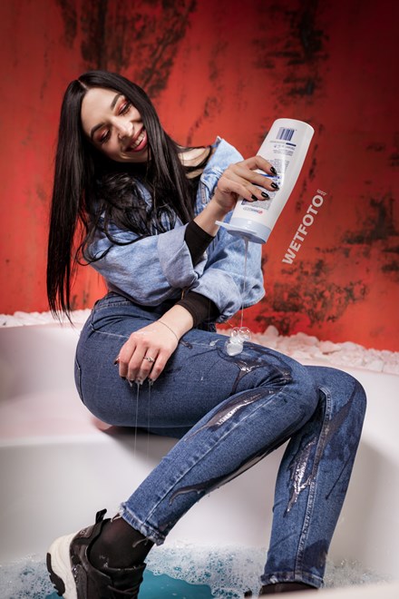 wetlook girl denim clothes takes bath wetfoto