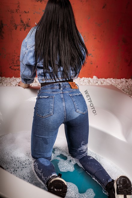 wetlook girl denim clothes takes bath wetfoto