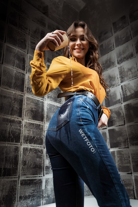 wetfoto girl get wet blue jeans