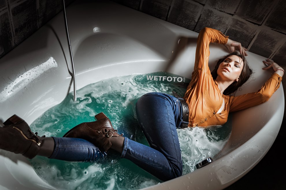 wetfoto girl get wet blue jeans