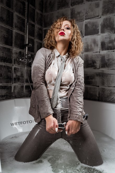 girl get wet white shirt skinny jeans wetfoto