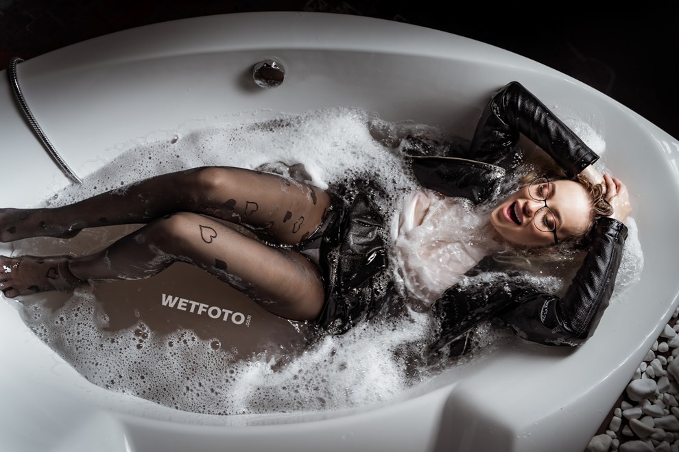 business women wetlook wetfoto