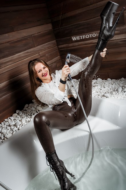 fetish leather leggings high heels wetfoto