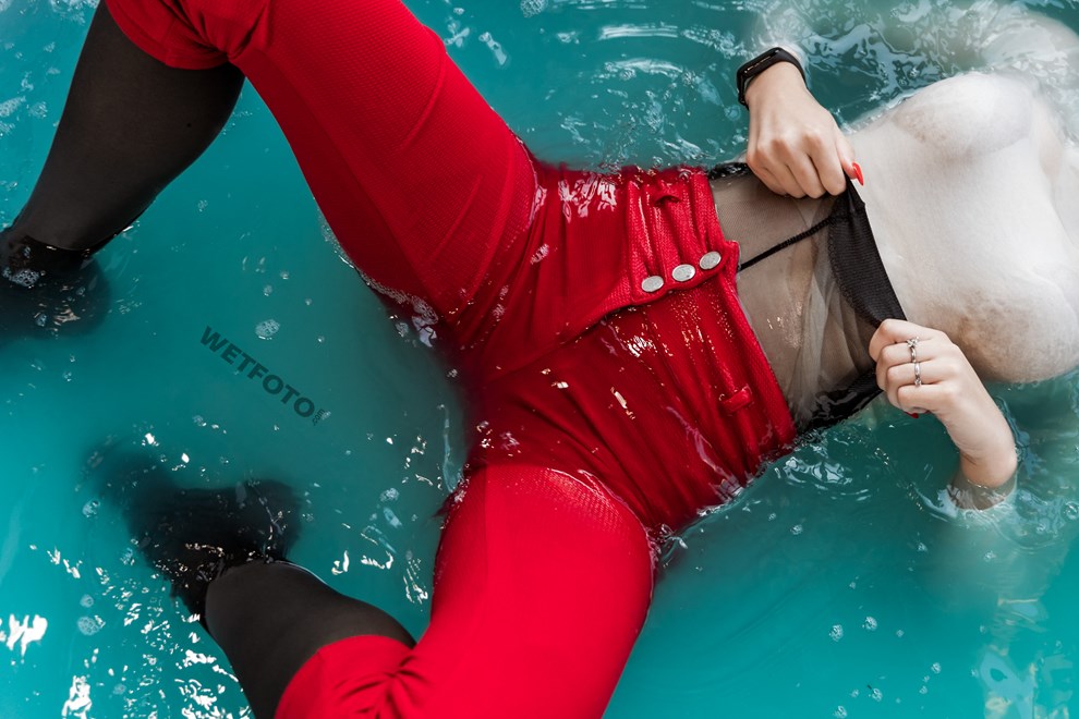 wetfoto wetlook red pants