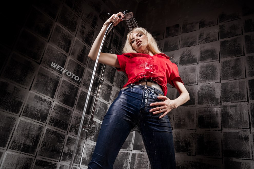 wetfoto blonde wet jeans wetlook