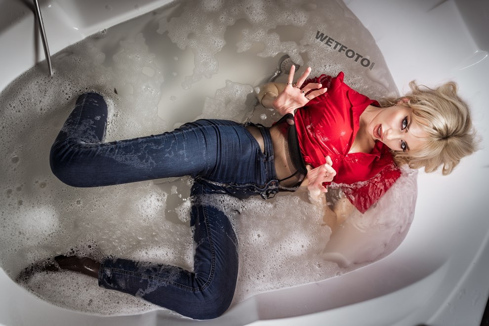 wetfoto blonde wet jeans wetlook