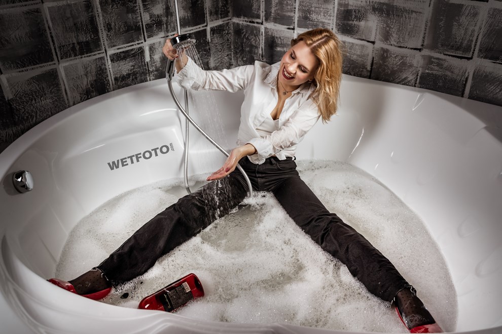 wetfoto wet jeans wetlook
