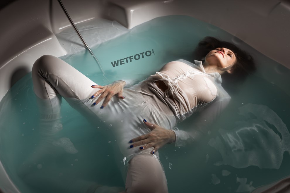 white skinny leather pants wetfoto