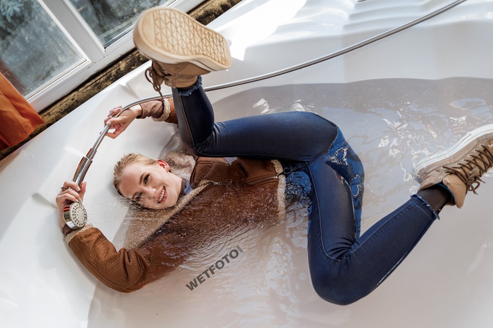 girl winter clothes wetfoto
