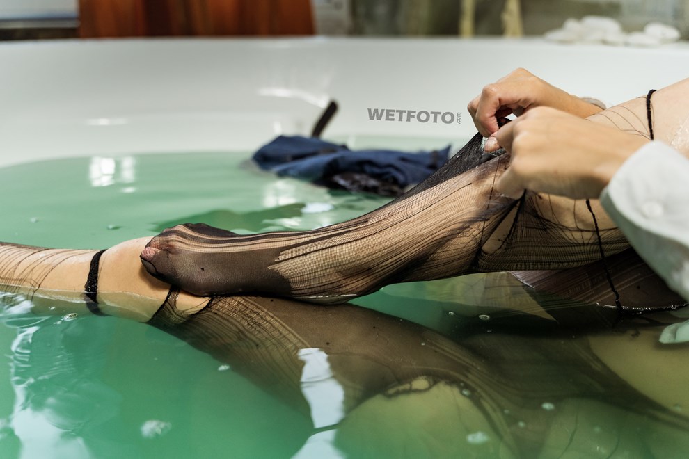 wet pantyhose wetfoto