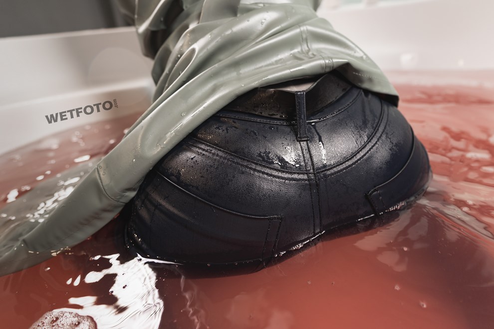 wetfoto wet leather