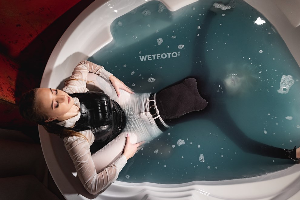 wetfoto wet girls